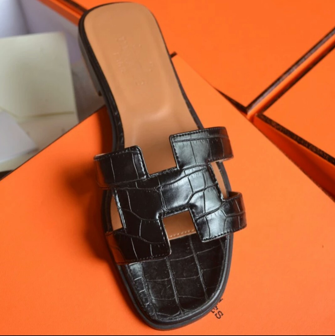  Sandal  Flat Teplek Hermes  Wanita  Warna Hitam Model Terbaru 